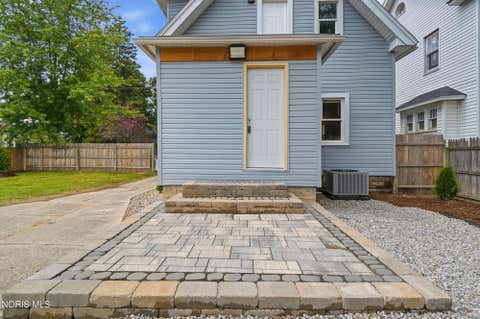 Tiny photo for 815 Woodsdale Avenue, Toledo, OH 43609 (MLS # 10011774)