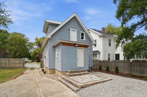 Tiny photo for 815 Woodsdale Avenue, Toledo, OH 43609 (MLS # 10011774)
