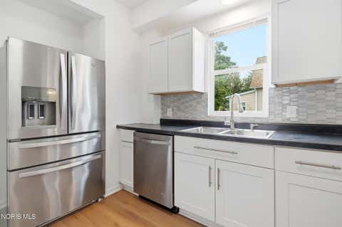 Tiny photo for 815 Woodsdale Avenue, Toledo, OH 43609 (MLS # 10011774)