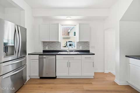 Tiny photo for 815 Woodsdale Avenue, Toledo, OH 43609 (MLS # 10011774)