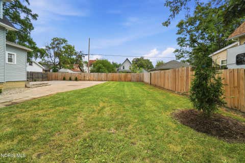 Tiny photo for 815 Woodsdale Avenue, Toledo, OH 43609 (MLS # 10011774)