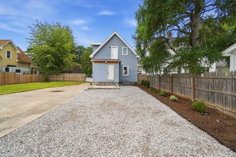 Tiny photo for 815 Woodsdale Avenue, Toledo, OH 43609 (MLS # 10011774)