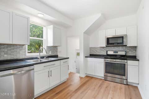 Tiny photo for 815 Woodsdale Avenue, Toledo, OH 43609 (MLS # 10011774)