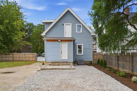 Tiny photo for 815 Woodsdale Avenue, Toledo, OH 43609 (MLS # 10011774)