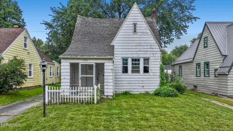 Tiny photo for 3317 Northwood Avenue, Toledo, OH 43606 (MLS # 10013565)
