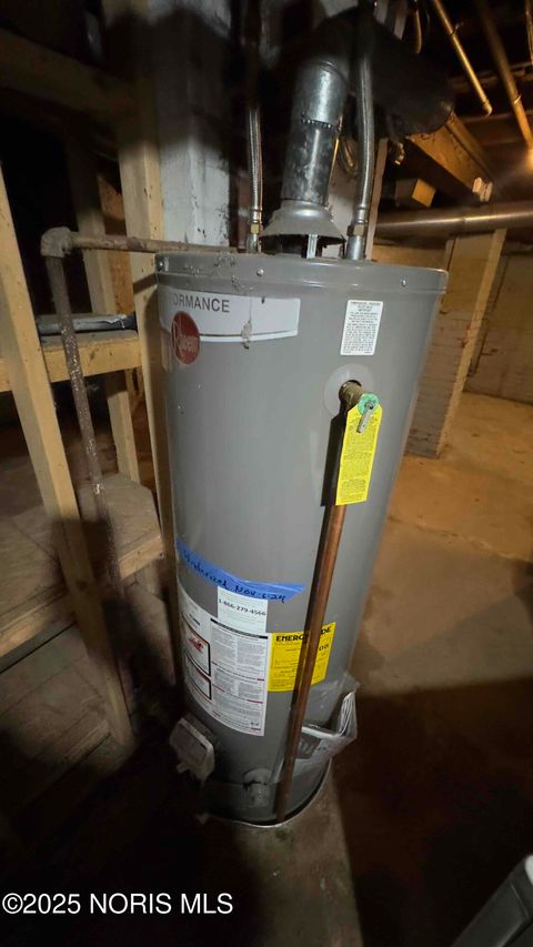 Tiny photo for 121 Machen Street, Toledo, OH 43620 (MLS # 10000795)