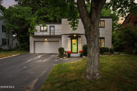 Homes For Sale - 3336 Indian Road<br/> Ottawa Hills, OH 43606