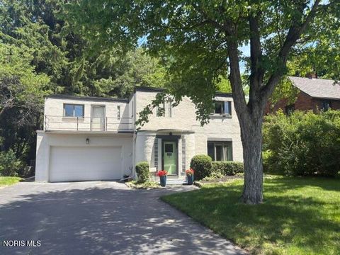 Tiny photo for 3336 Indian Road, Ottawa Hills, OH 43606 (MLS # 10008432)