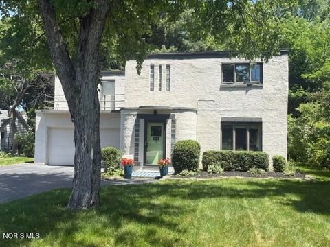 Tiny photo for 3336 Indian Road, Ottawa Hills, OH 43606 (MLS # 10008432)