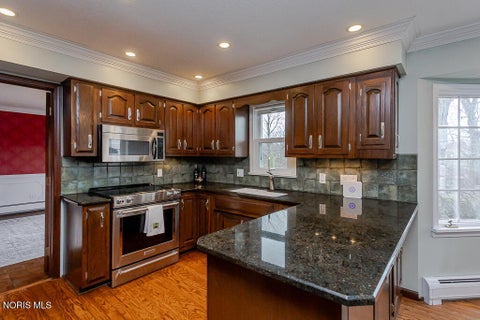 Tiny photo for 60 Back Bay Road, Bowling Green, OH 43402 (MLS # 10014295)