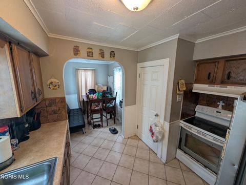 Tiny photo for 4037 Packard Road, Toledo, OH 43612 (MLS # 10007783)