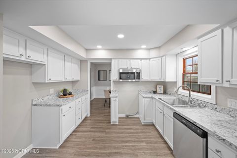 Tiny photo for 1978 Sunnylawn Drive, Toledo, OH 43614 (MLS # 10002485)