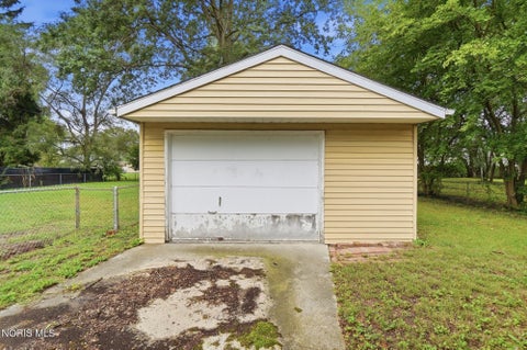 Tiny photo for 4917 Bowser Drive, Toledo, OH 43613 (MLS # 10013795)