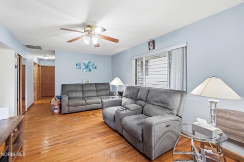 Tiny photo for 4917 Bowser Drive, Toledo, OH 43613 (MLS # 10013795)