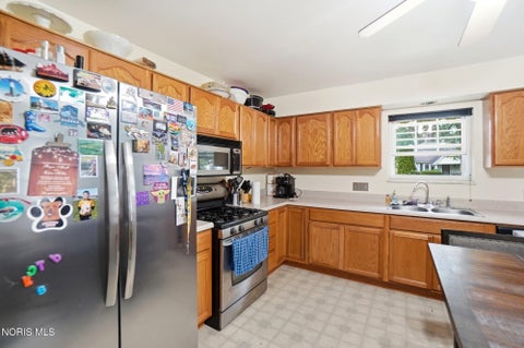 Tiny photo for 4917 Bowser Drive, Toledo, OH 43613 (MLS # 10013795)