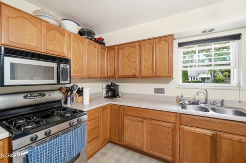Tiny photo for 4917 Bowser Drive, Toledo, OH 43613 (MLS # 10013795)