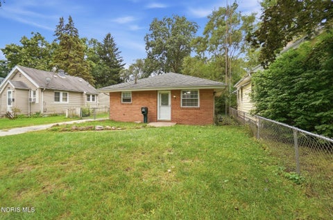 Tiny photo for 4917 Bowser Drive, Toledo, OH 43613 (MLS # 10013795)