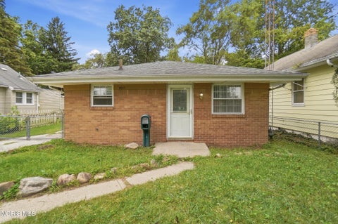 Photo of 4917 Bowser Drive, Toledo, OH 43613 (MLS # 10013795)