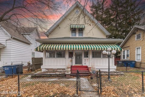 Photo of 312 Ohio Street, Toledo, OH 43611 (MLS # 10002316)