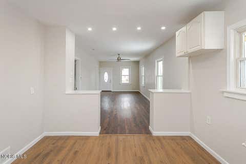 Tiny photo for 509 Dover Place, Toledo, OH 43605 (MLS # 10009003)