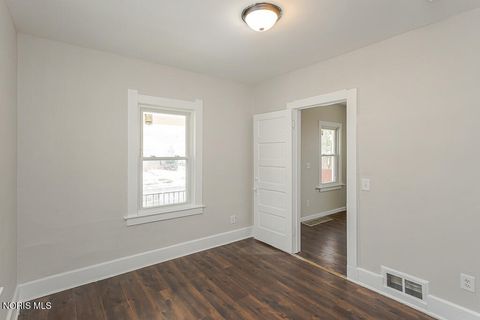 Tiny photo for 509 Dover Place, Toledo, OH 43605 (MLS # 10009003)