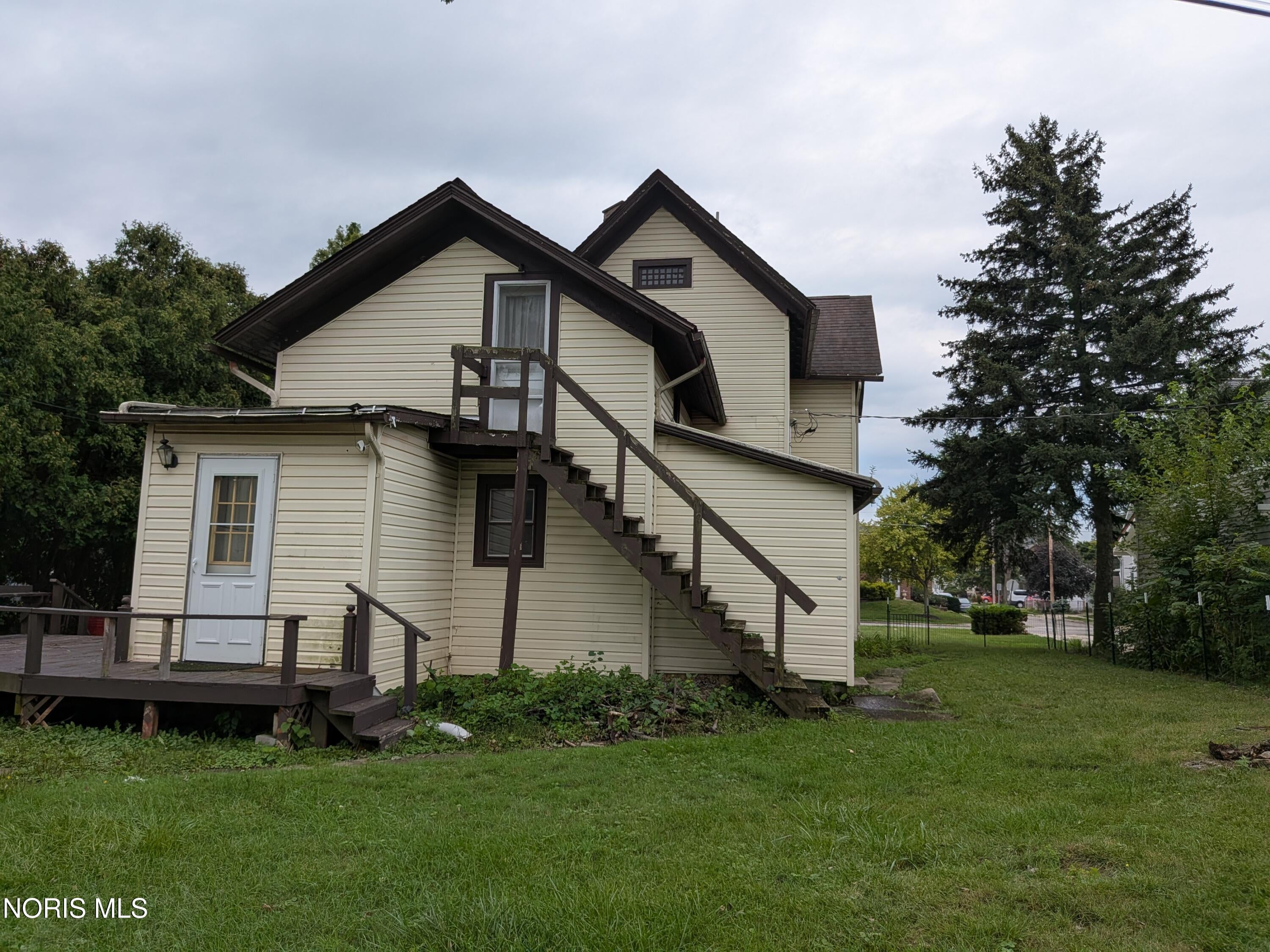 330 W Clinton Street 330 1/2