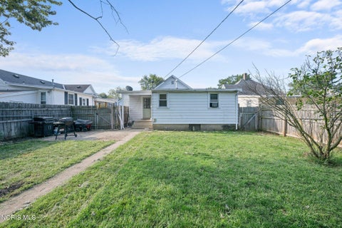 Tiny photo for 644 Cherry Street, Findlay, OH 45840 (MLS # 10012408)