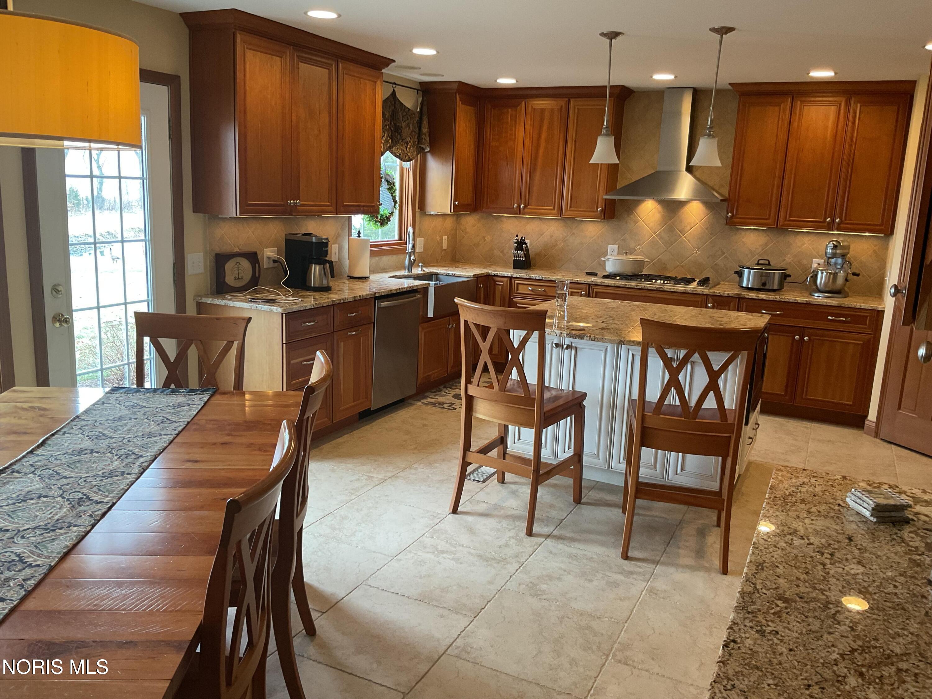 8464 Indian Lake Drive