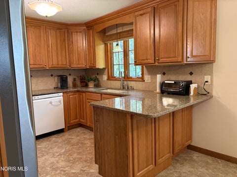 Tiny photo for 129 Woodley Terrace, Findlay, OH 45840 (MLS # 10012103)