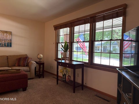 Tiny photo for 129 Woodley Terrace, Findlay, OH 45840 (MLS # 10012103)