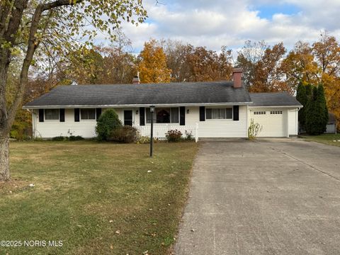 Photo of 1711 Crestwood Drive, Defiance, OH 43512 (MLS # 10000601) Photo of 1711 Crestwood Drive, Defiance, OH 43512 (MLS # 10000601)