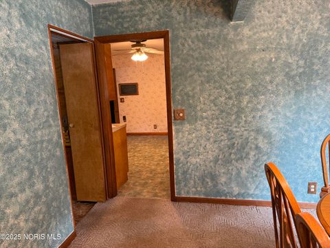 Tiny photo for 1711 Crestwood Drive, Defiance, OH 43512 (MLS # 10000601)