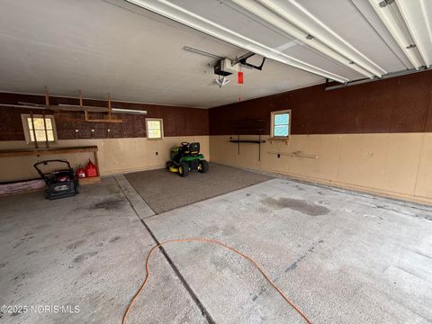 Tiny photo for 1711 Crestwood Drive, Defiance, OH 43512 (MLS # 10000601)