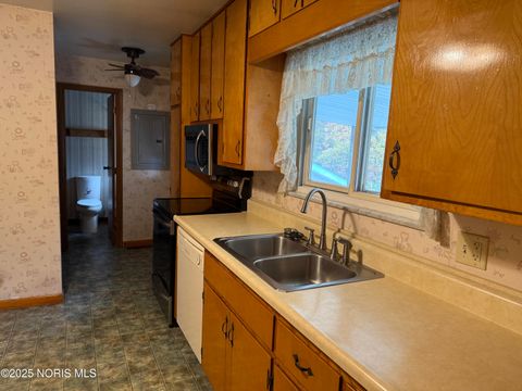 Tiny photo for 1711 Crestwood Drive, Defiance, OH 43512 (MLS # 10000601)