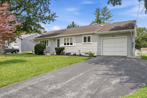 Photo of 216 E Yates Avenue, Findlay, OH 45840 (MLS # 10010543)