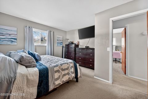 Tiny photo for 4035 Greencrest Lane, Toledo, OH 43614 (MLS # 10002365)