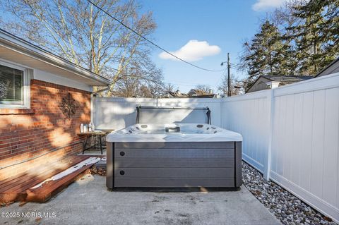 Tiny photo for 4035 Greencrest Lane, Toledo, OH 43614 (MLS # 10002365)