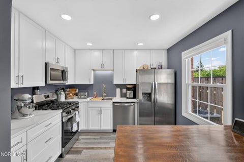 Tiny photo for 6629 Garden Road, Maumee, OH 43537 (MLS # 10012790)