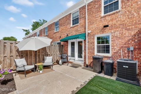 Tiny photo for 6629 Garden Road, Maumee, OH 43537 (MLS # 10012790)