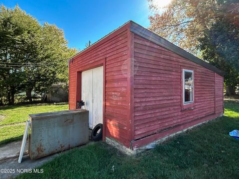 Tiny photo for 211 Summit Street, Fostoria, OH 44830 (MLS # 10000286)