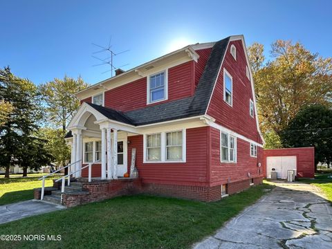 Photo of 211 Summit Street, Fostoria, OH 44830 (MLS # 10000286)