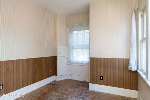 Tiny photo for 211 Summit Street, Fostoria, OH 44830 (MLS # 10000286)