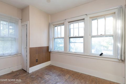 Tiny photo for 211 Summit Street, Fostoria, OH 44830 (MLS # 10000286)