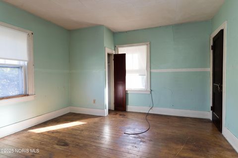 Tiny photo for 211 Summit Street, Fostoria, OH 44830 (MLS # 10000286)