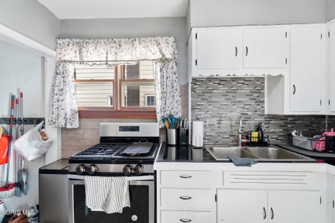 Tiny photo for 4134 N Lockwood Avenue, Toledo, OH 43612 (MLS # 10014036)