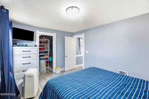 Tiny photo for 4134 N Lockwood Avenue, Toledo, OH 43612 (MLS # 10014036)