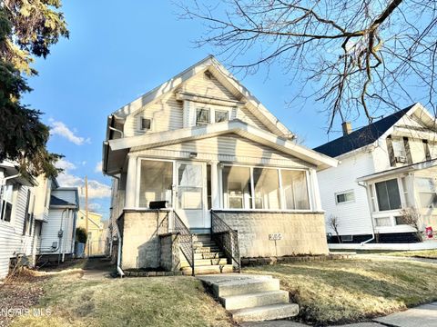 Photo of 4104 Caroline Avenue, Toledo, OH 43612 (MLS # 10004257)