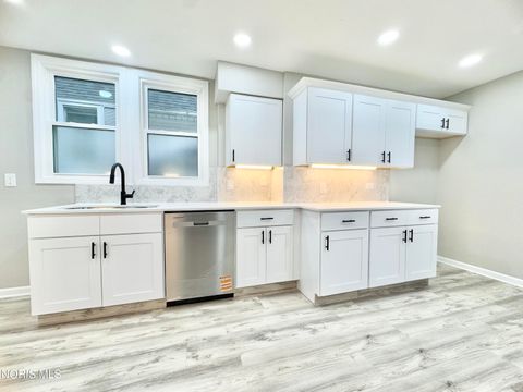 Tiny photo for 4104 Caroline Avenue, Toledo, OH 43612 (MLS # 10004257)