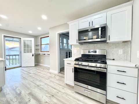 Tiny photo for 4104 Caroline Avenue, Toledo, OH 43612 (MLS # 10004257)