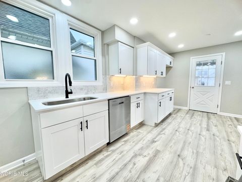 Tiny photo for 4104 Caroline Avenue, Toledo, OH 43612 (MLS # 10004257)